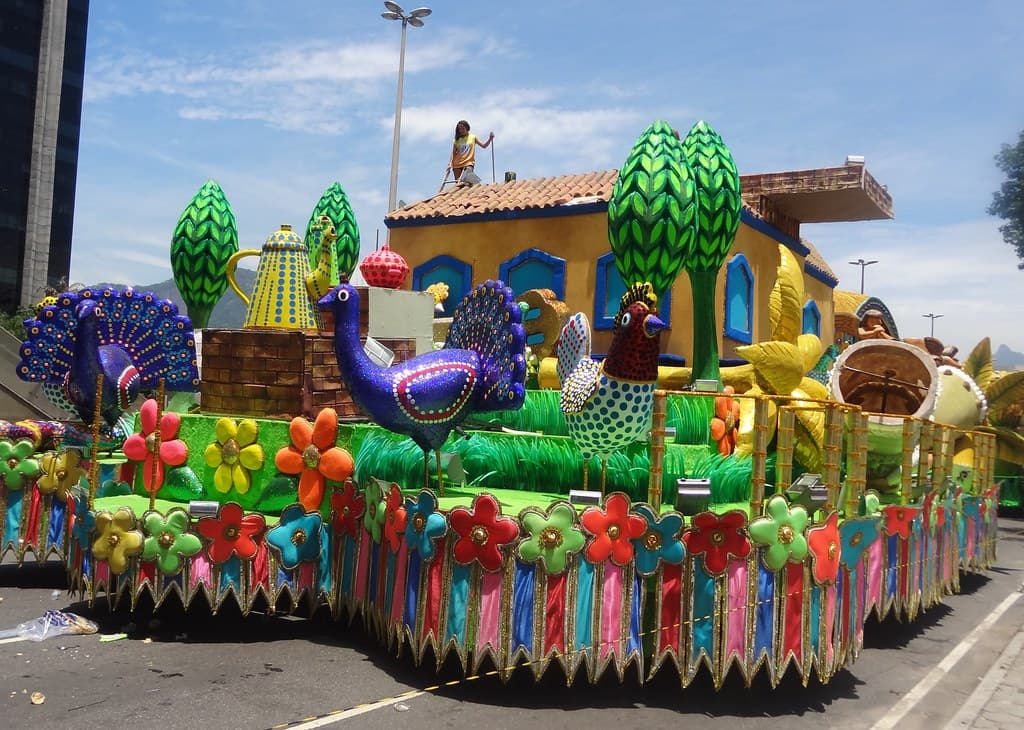 A colorful parade float at the Carnaval do Rio de Janeiro