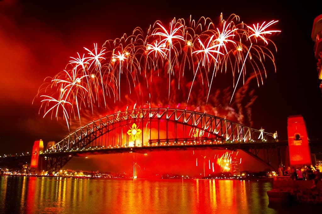Fireworks lighting up Sydney Harbour Bridge on New Year's Eve
